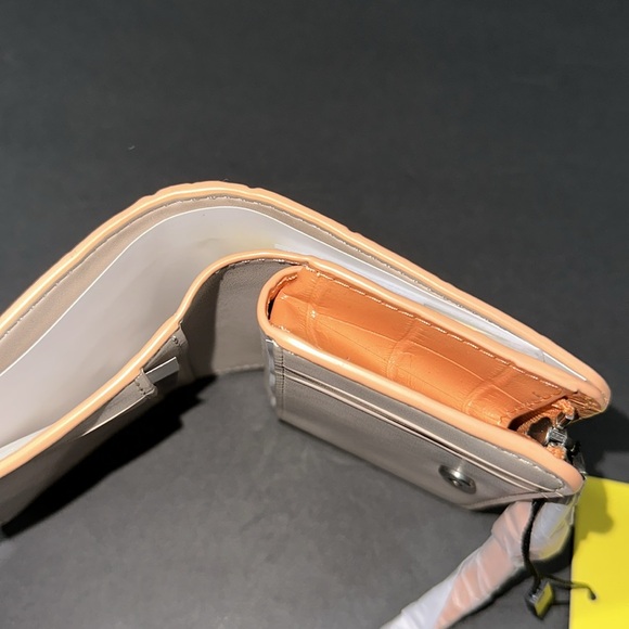 🔥🔥🔥NEW Marc Jacobs Orange Croc Embossed Leather Snapshot Bifold Wallet - Picture 7 of 8